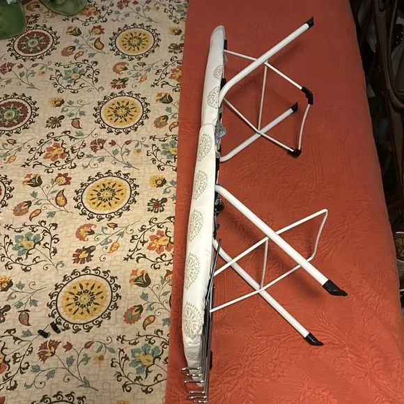 Folding/Table Top Ironing Board - Picture 4 of 13